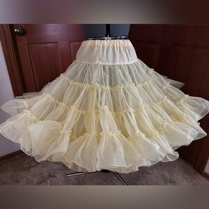 Square dance double layered yellow petticoat. Measurements shown on pictures.
